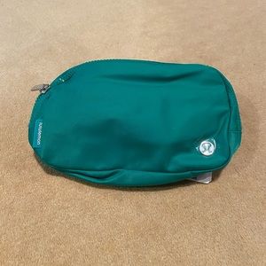 NWT Lululemon Everywhere Belt Bag in Emerald Green